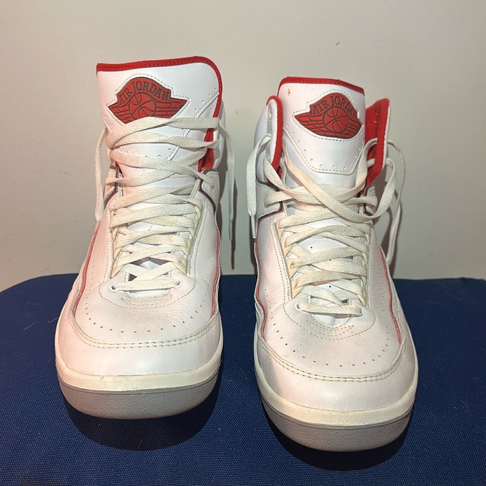 Men's Air Jordan 2 Retro - Size 13

Light use